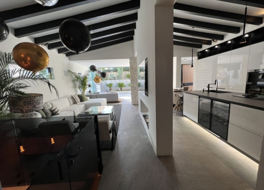 Resale - House - Detached Villa - Marbella - Nueva Andalucia