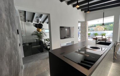 Resale - House - Detached Villa - Marbella - Nueva Andalucia