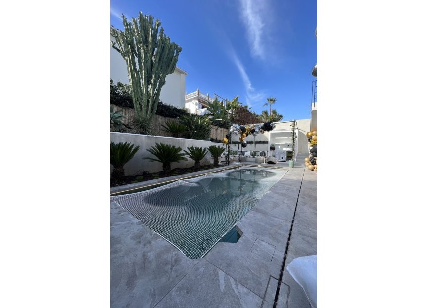 Resale - House - Detached Villa - Marbella - Nueva Andalucia