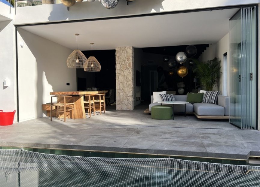 Resale - House - Detached Villa - Marbella - Nueva Andalucia