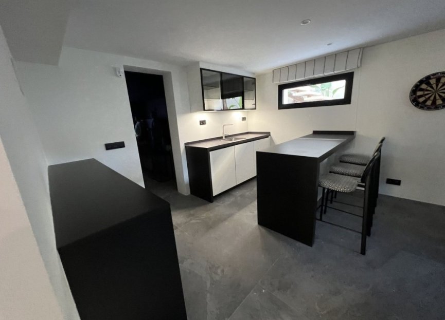 Resale - House - Detached Villa - Marbella - Nueva Andalucia