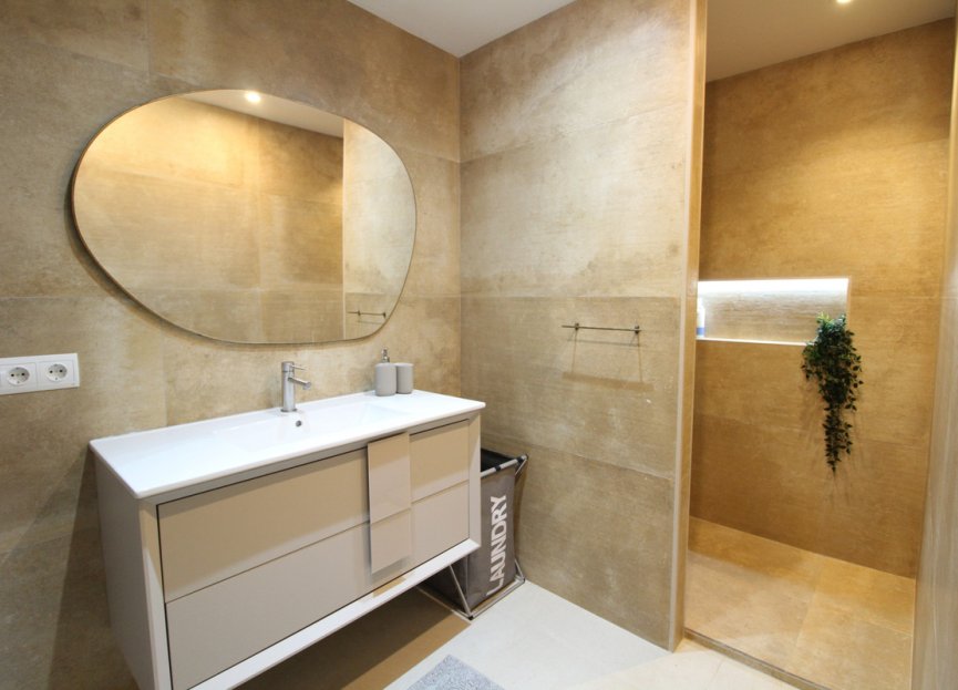 Resale - Apartment - Middle Floor Apartment - Marbella - Puerto Banús