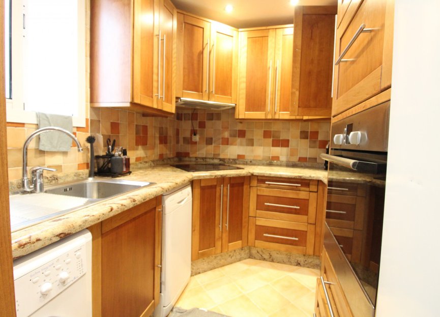 Resale - Apartment - Middle Floor Apartment - Marbella - Puerto Banús