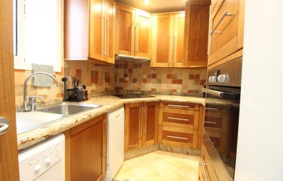 Resale - Apartment - Middle Floor Apartment - Marbella - Puerto Banús