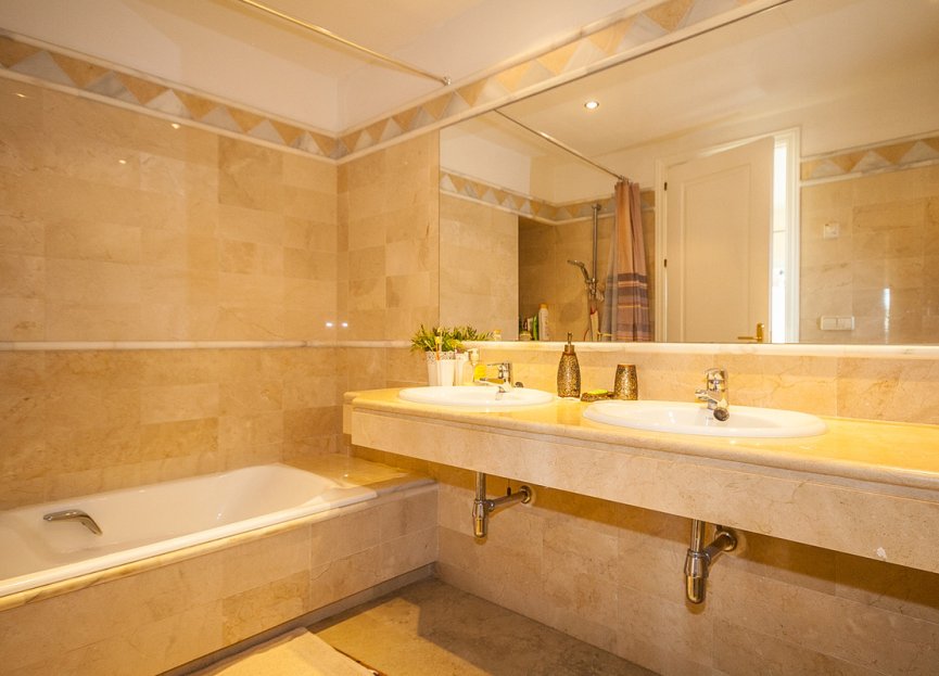 Resale - Ground floor apartment - Marbella - Elviria