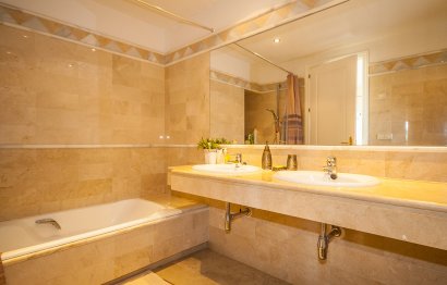 Resale - Ground floor apartment - Marbella - Elviria