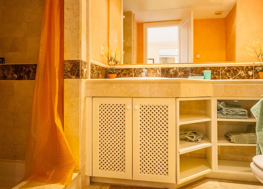 Resale - Ground floor apartment - Marbella - Elviria