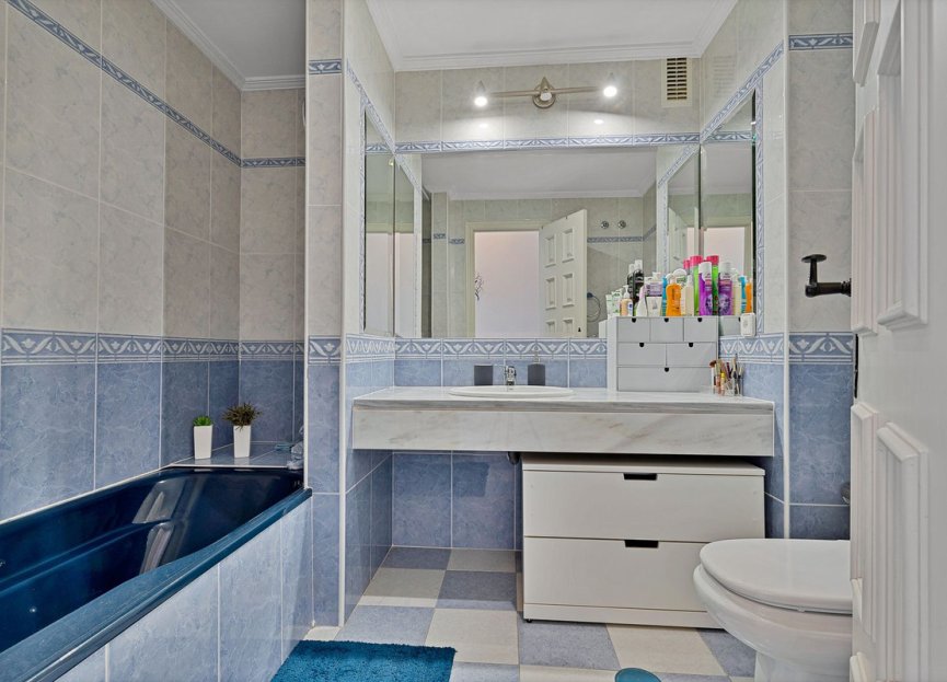 Resale - Apartment - Middle Floor Apartment - Fuengirola - Fuengirola Centro