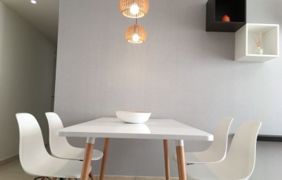 Resale - Apartment - Middle Floor Apartment - Marbella - La Campana