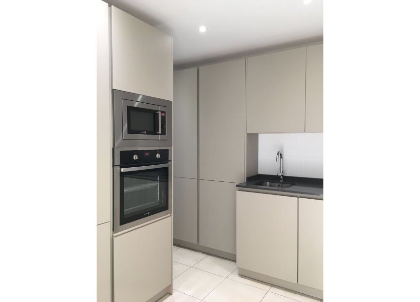 Resale - Apartment - Middle Floor Apartment - Marbella - La Campana