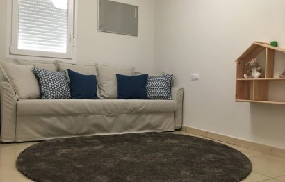 Resale - Apartment - Middle Floor Apartment - Marbella - La Campana