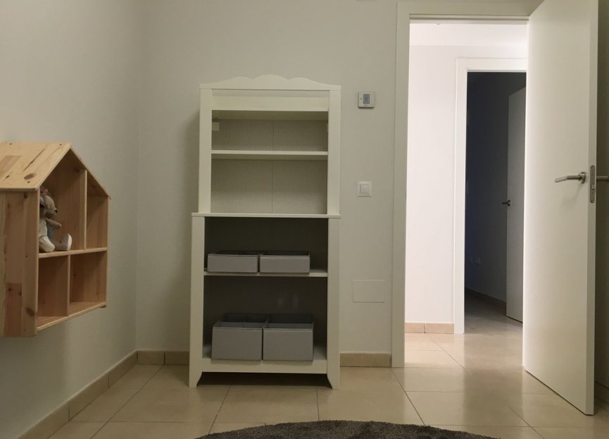 Resale - Apartment - Middle Floor Apartment - Marbella - La Campana