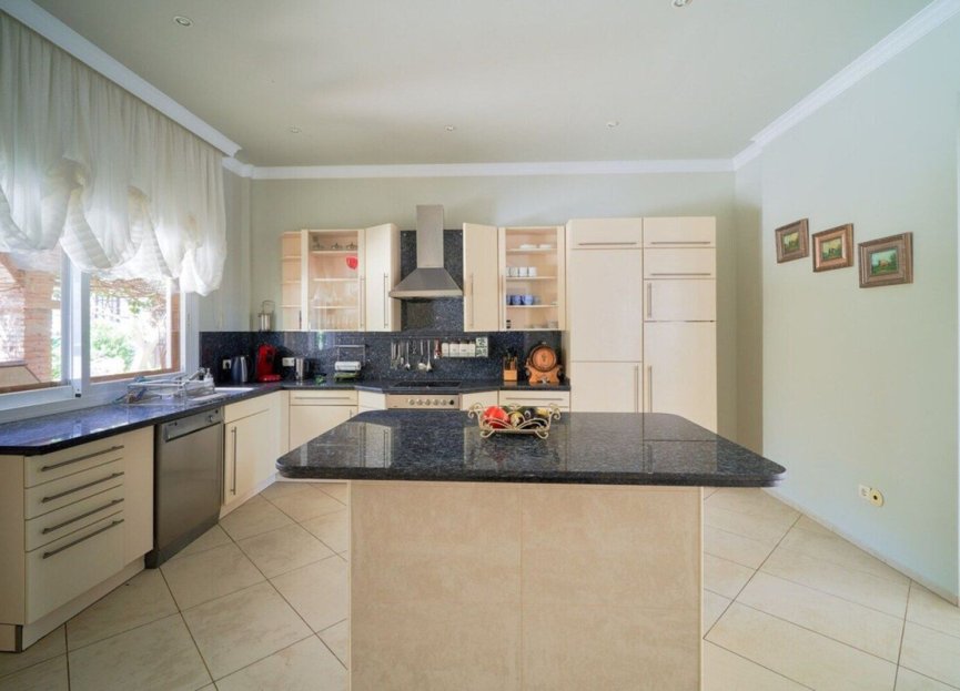 Resale - House - Detached Villa - Marbella - Las Chapas