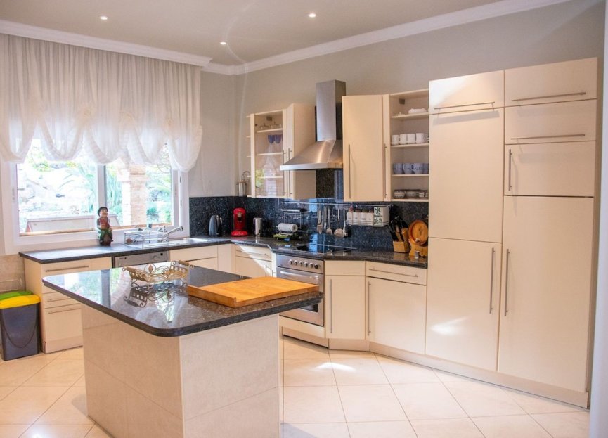 Resale - House - Detached Villa - Marbella - Las Chapas