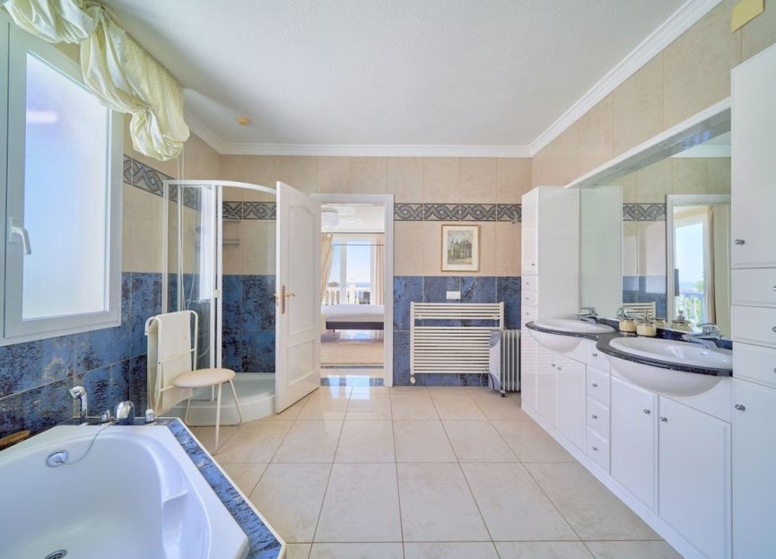 Resale - House - Detached Villa - Marbella - Las Chapas