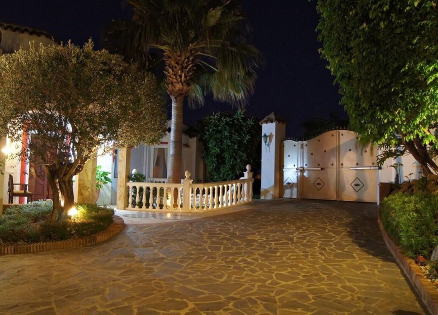 Resale - House - Detached Villa - Marbella - Las Chapas