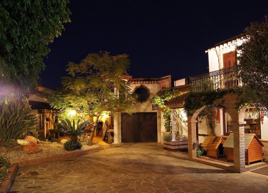 Resale - House - Detached Villa - Marbella - Las Chapas