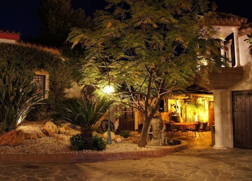 Resale - House - Detached Villa - Marbella - Las Chapas