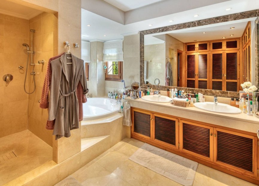 Resale - House - Detached Villa - Marbella - Marbella Centro