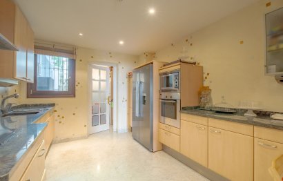 Resale - Ground floor apartment - Marbella - The Golden Mile