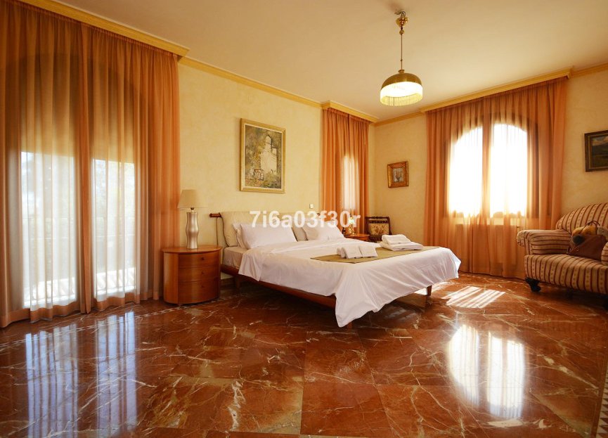 Reventa - House - Detached Villa - Marbella - Nueva Andalucia