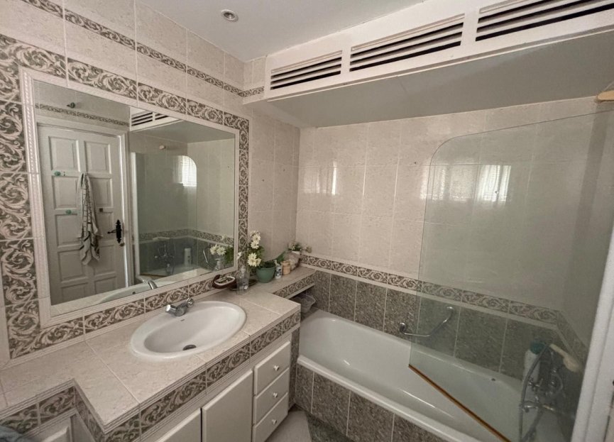 Resale - Apartment - Middle Floor Apartment - Marbella - Nueva Andalucia