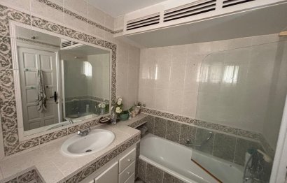 Resale - Apartment - Middle Floor Apartment - Marbella - Nueva Andalucia