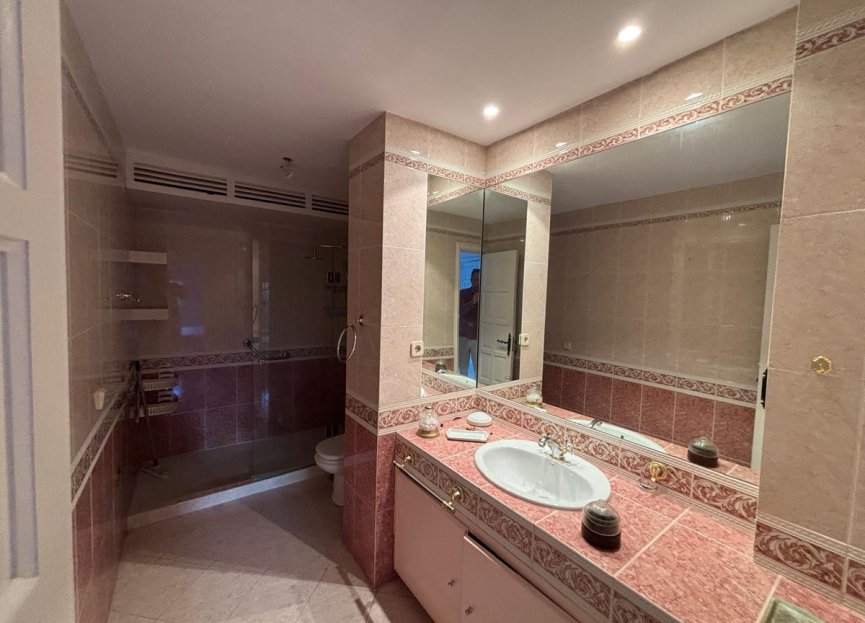 Resale - Apartment - Middle Floor Apartment - Marbella - Nueva Andalucia