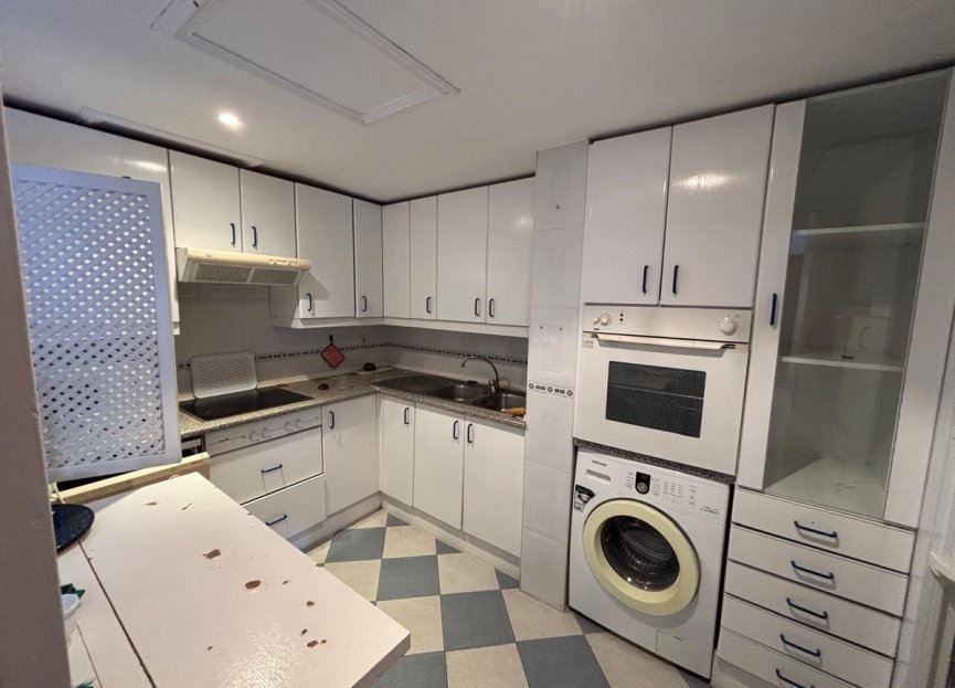 Resale - Apartment - Middle Floor Apartment - Marbella - Nueva Andalucia