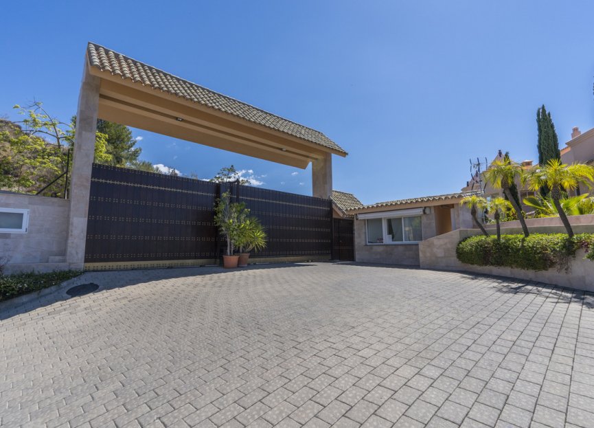 Resale - Ground floor apartment - Marbella - Nueva Andalucia