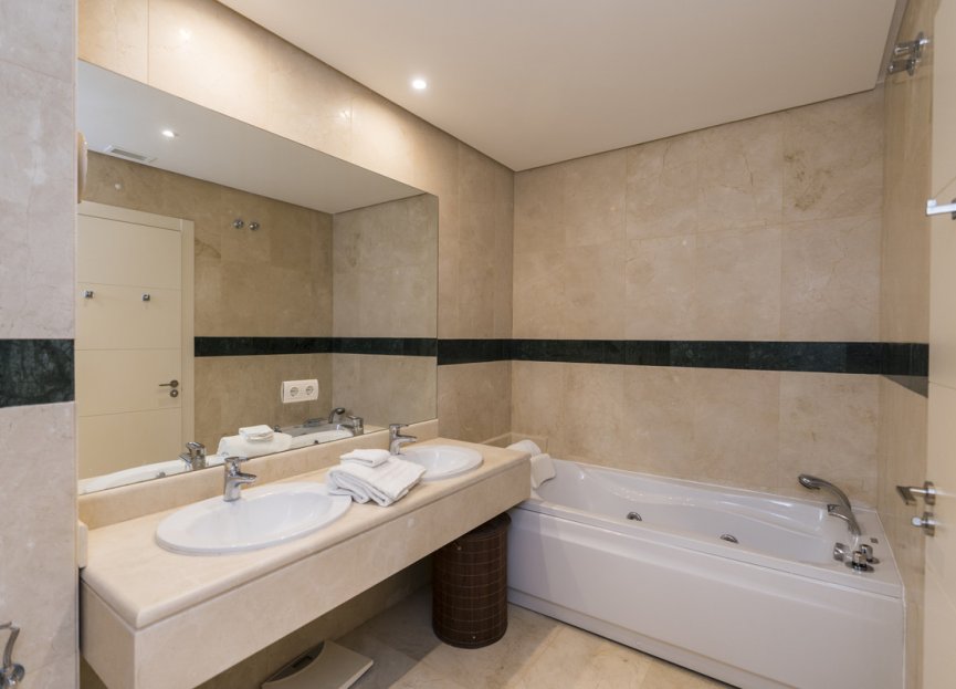 Resale - Ground floor apartment - Marbella - Nueva Andalucia