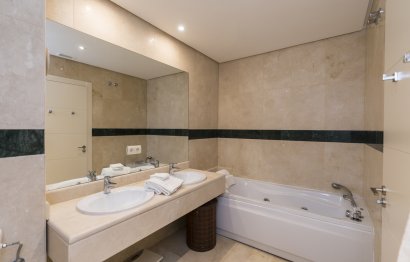 Resale - Ground floor apartment - Marbella - Nueva Andalucia