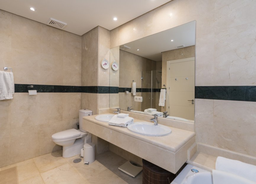 Resale - Ground floor apartment - Marbella - Nueva Andalucia