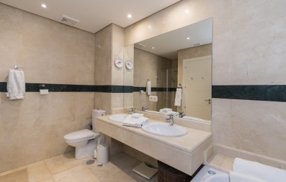 Resale - Ground floor apartment - Marbella - Nueva Andalucia