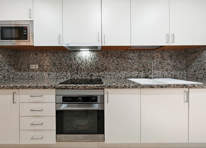 Resale - Ground floor apartment - Estepona - Estepona Centro