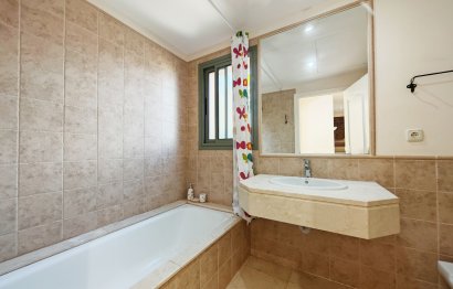 Resale - Ground floor apartment - Estepona - Estepona Centro