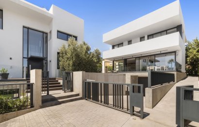 Resale - House - Detached Villa - Marbella - Costabella