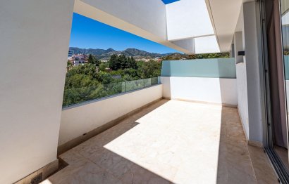 Resale - House - Semi-Detached House - Marbella - Río Real