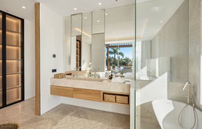 Resale - House - Detached Villa - Marbella - Nueva Andalucia