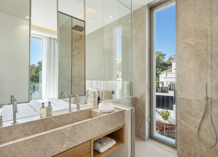 Resale - House - Detached Villa - Marbella - Nueva Andalucia