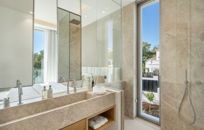Resale - House - Detached Villa - Marbella - Nueva Andalucia