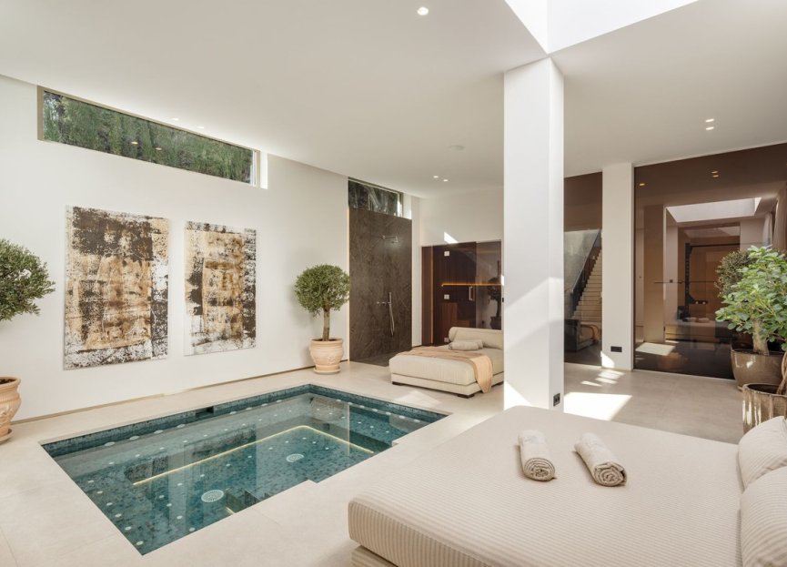 Resale - House - Detached Villa - Marbella - Nueva Andalucia