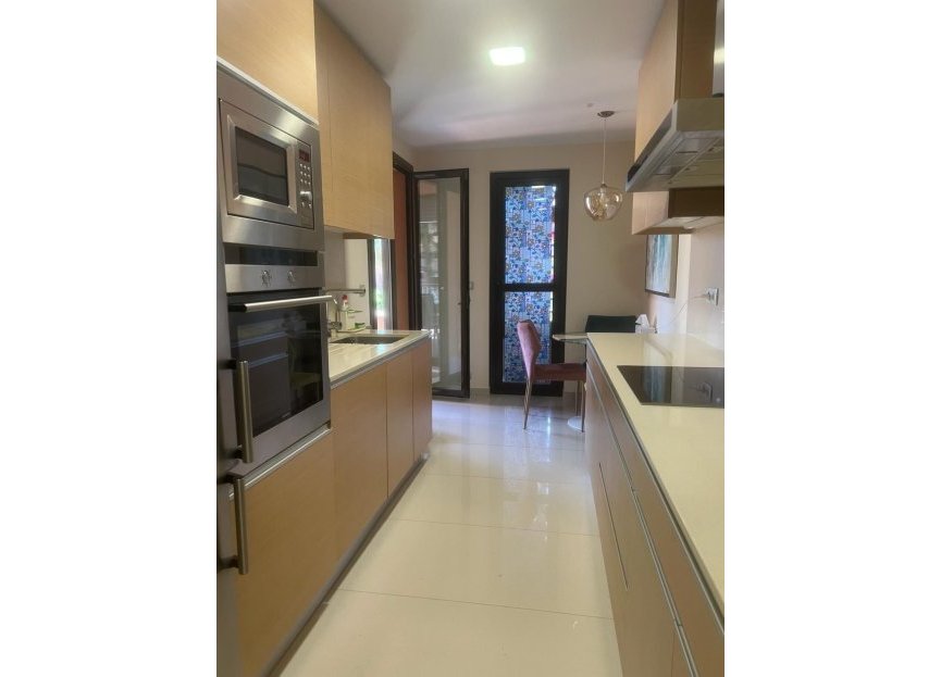 Resale - Apartment - Middle Floor Apartment - Marbella - Guadalmina Baja