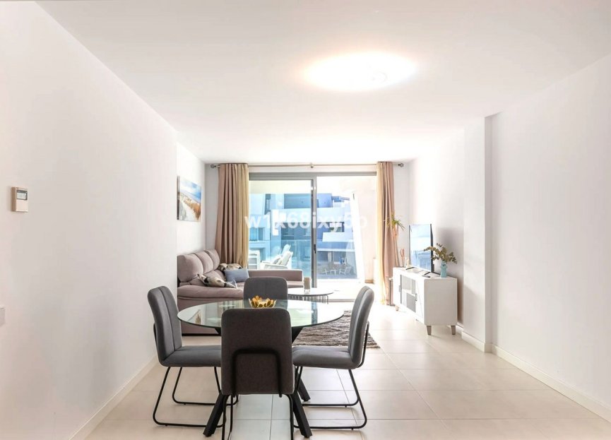 Resale - Apartment - Middle Floor Apartment - Estepona - Selwo