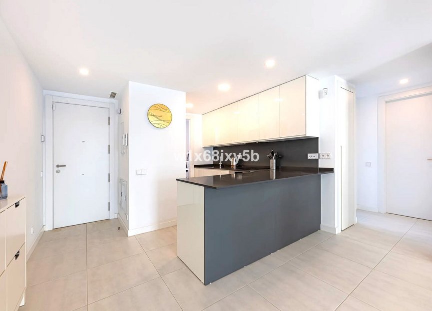 Resale - Apartment - Middle Floor Apartment - Estepona - Selwo