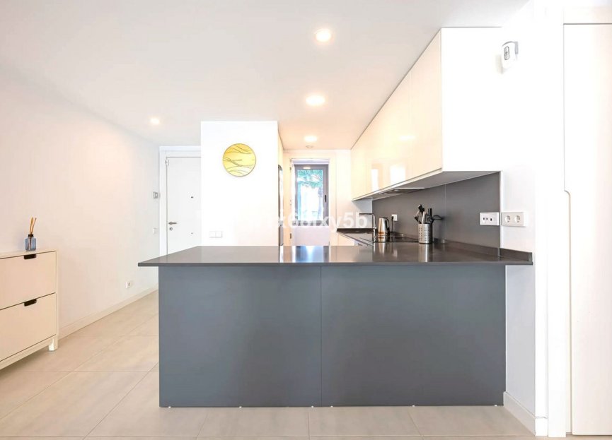 Resale - Apartment - Middle Floor Apartment - Estepona - Selwo