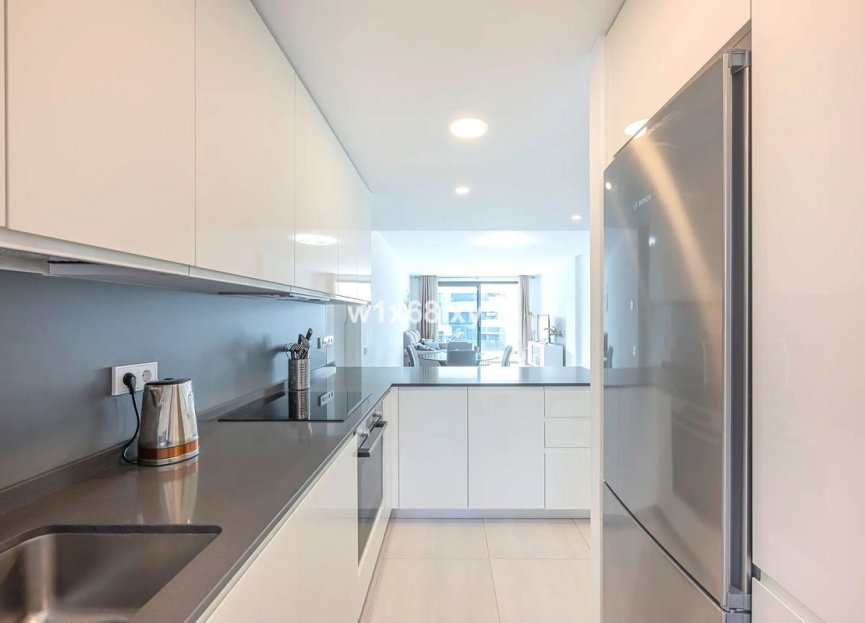 Resale - Apartment - Middle Floor Apartment - Estepona - Selwo