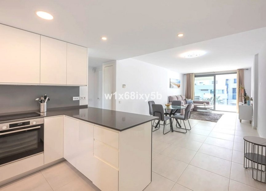 Resale - Apartment - Middle Floor Apartment - Estepona - Selwo