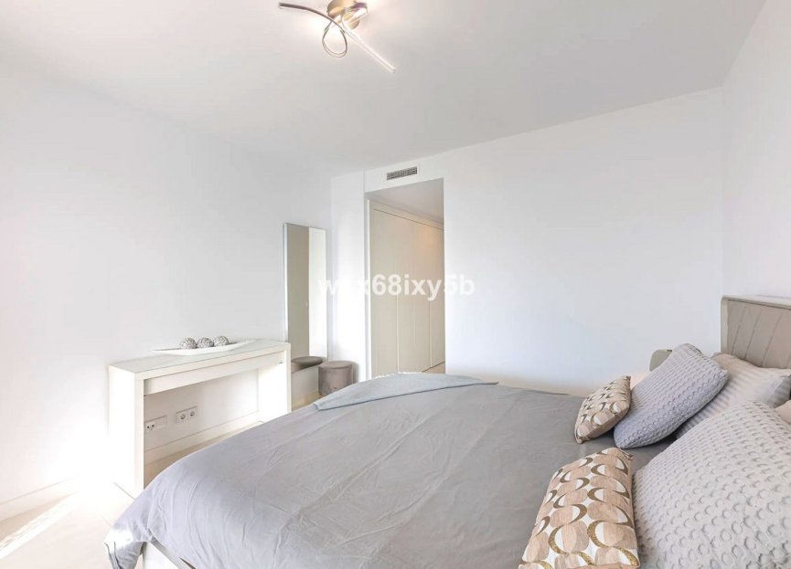 Resale - Apartment - Middle Floor Apartment - Estepona - Selwo