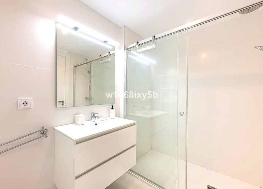 Resale - Apartment - Middle Floor Apartment - Estepona - Selwo